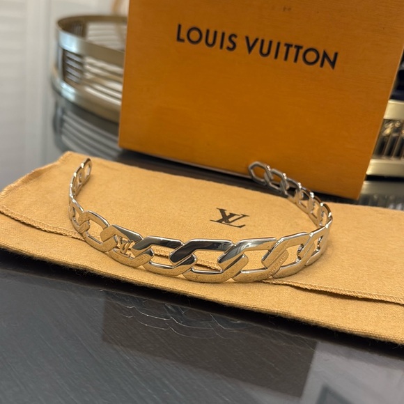Louis Vuitton LV Logo RARE Silver Headband - Picture 2 of 8